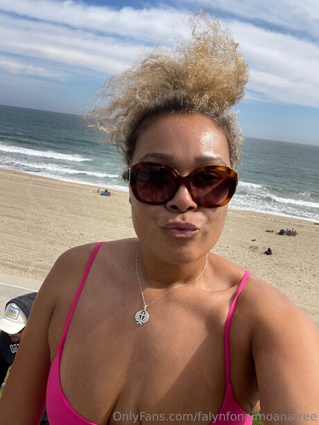 tatouages ​​blonds onlyfans chaud adulte archive