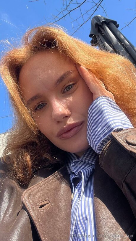 Usienna Fox étoile adulte archive