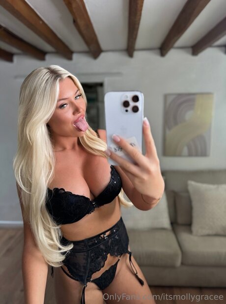 Itsmollygracee art de star du porno galerie