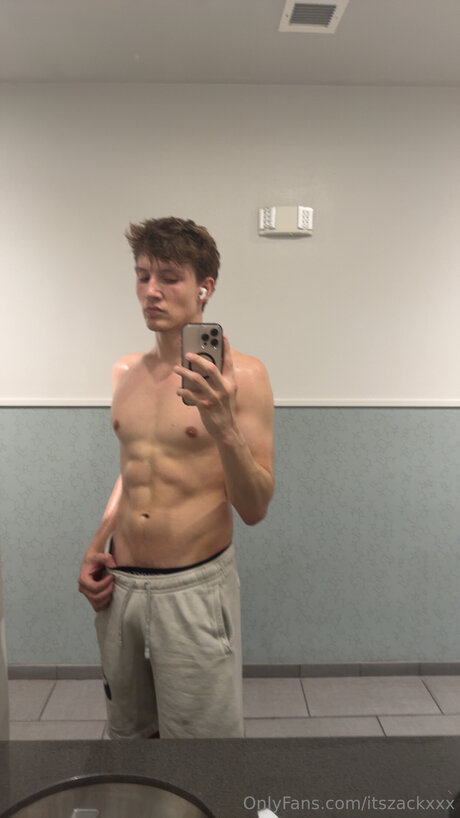 Itszackxxx étoile nue galeries