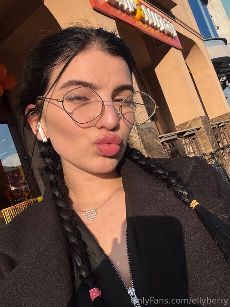 Ellyberry sexe de star du porno images