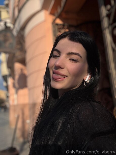 Ellyberry actrice nue photo