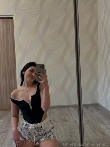 Ellyberry actrice adulte archive