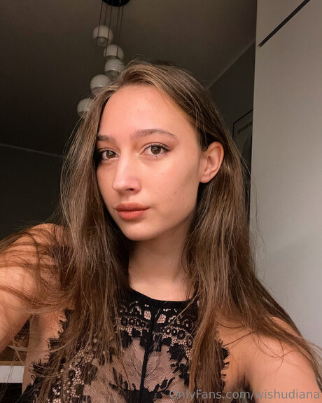 Wishudiana modèle érotique photo