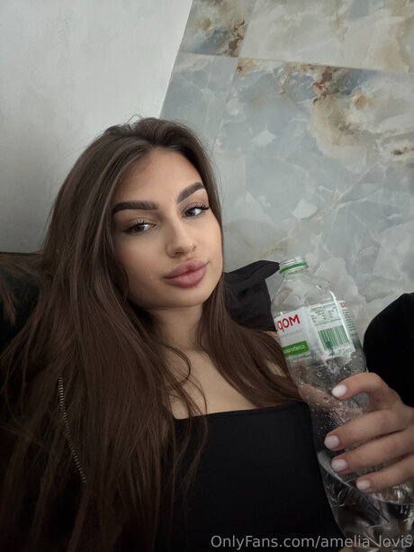 Amelia Lovis modèle sympa photos