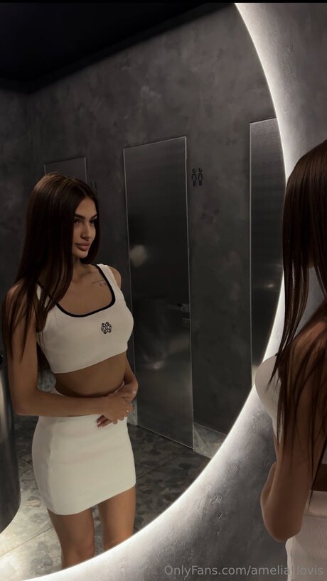 Amelia Lovis belle étoile image