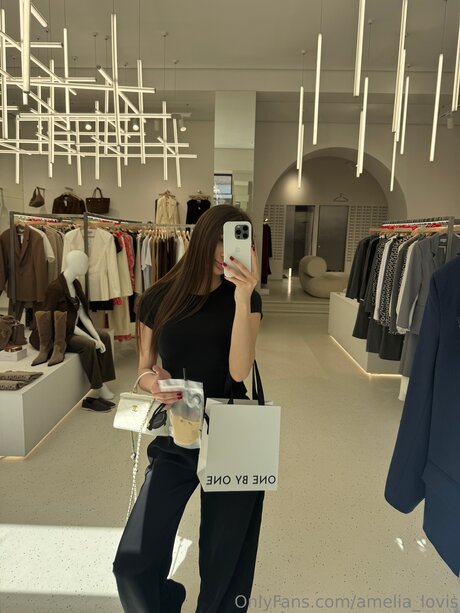 Amelia Lovis étoile de haute qualité photos