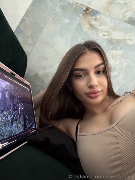 Amelia Lovis jolie star du porno images