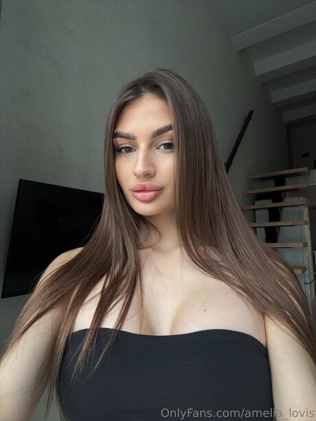 Amelia Lovis jolie star du porno galerie