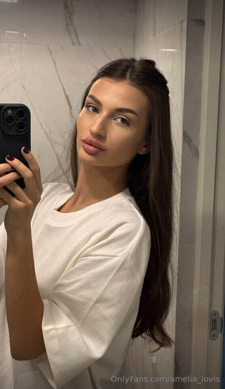 Amelia Lovis top star image