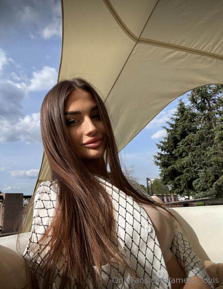 Amelia Lovis étoile nue des photos