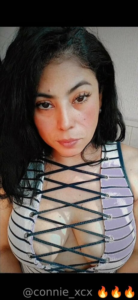 Connie Xcx modèle magnifique images