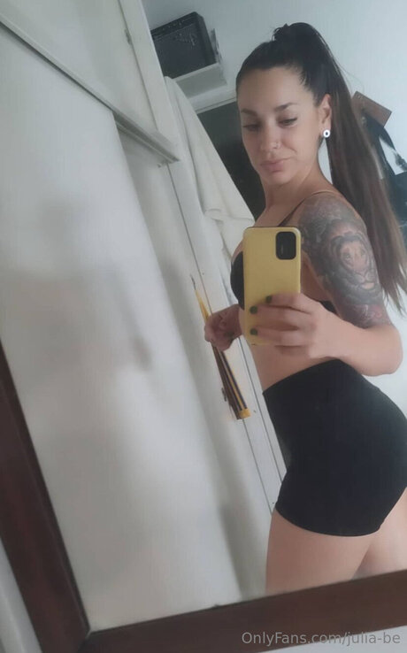 Julia Be modèle gratuit galerie