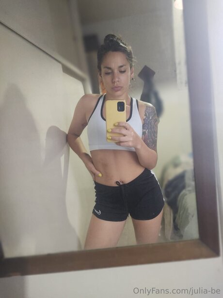 Julia Be jolie star du porno img