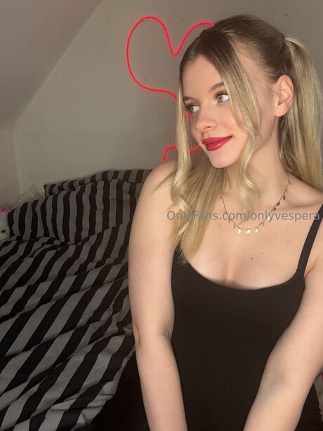 Onlyvespera étoile nue image