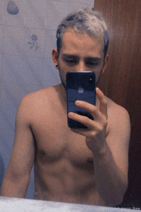 Exequiel Ponz Free modèle parfait des photos