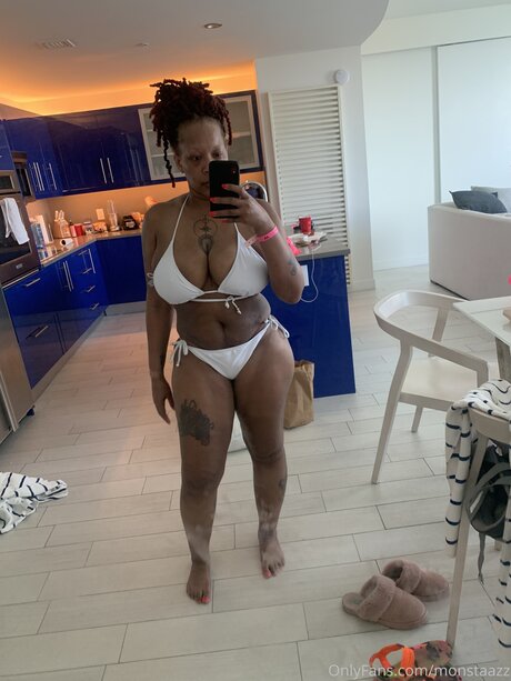 bikini nu onlyfans érotique chaud image