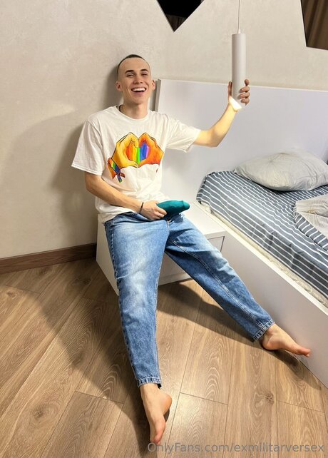 chaton courbé onlyfans bel art galerie