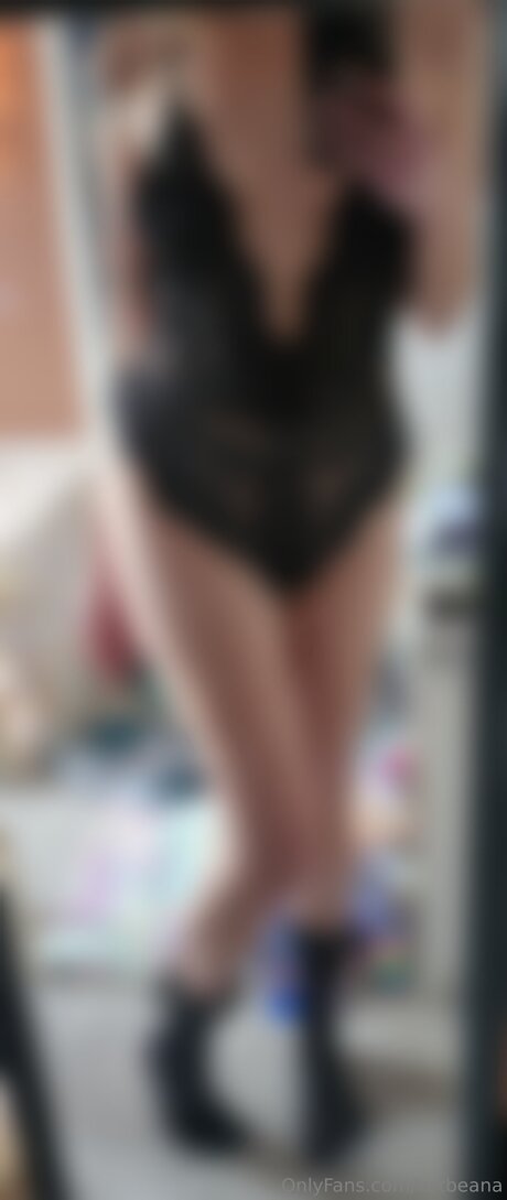 Katbeana actrice de nus des photos