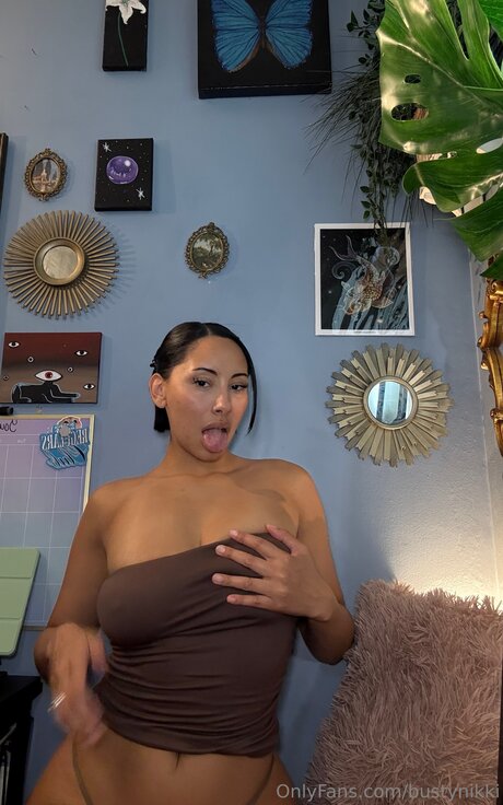 Bustynikki actrice porno archive