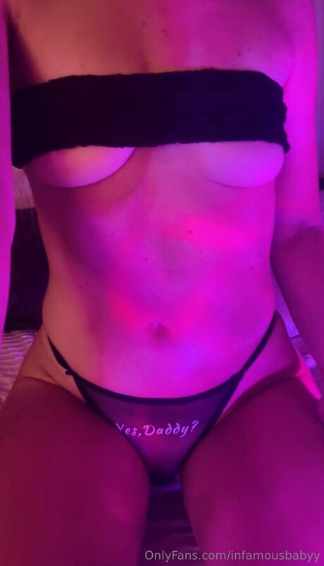 Infamousbabyy modèle sexy galeries