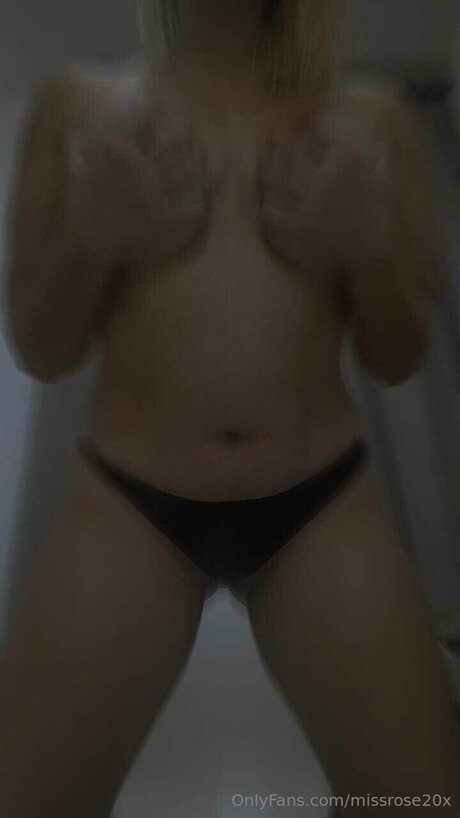 Missrose20x actrice adulte archive