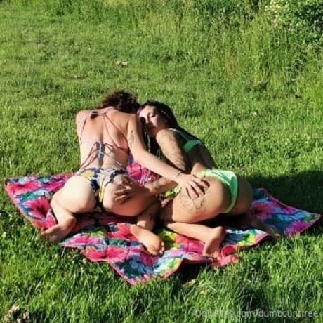 Dumbcuntfree modèle exclusif image