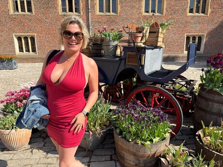 Travelsunshine actrice érotique photo