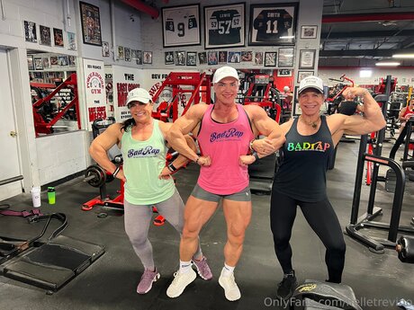 Helletrevino actrice libre img