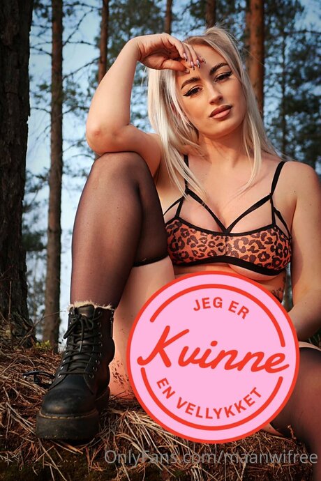 Maanwifree modèle érotique image