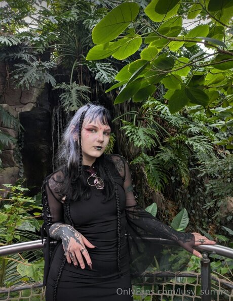 Lusy Sumire star du porno adulte photos