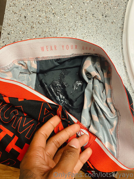 Lotsofyayo art modèle des photos