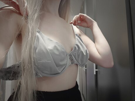 Infinitely Sensitive actrice de nus images