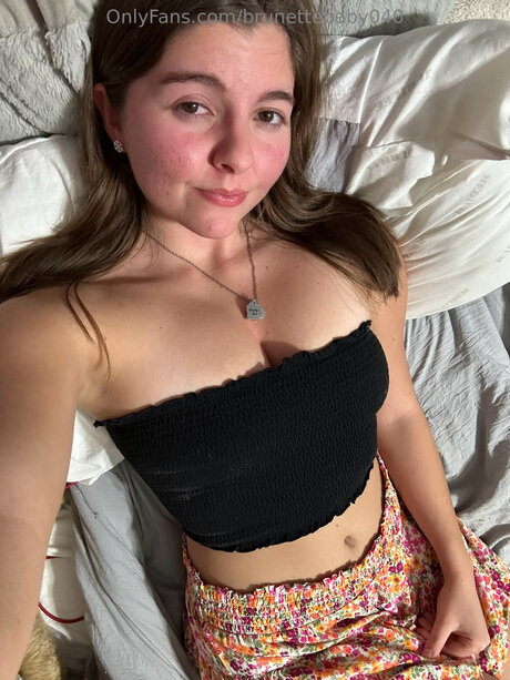 Brunettebaby040 actrice nue galerie