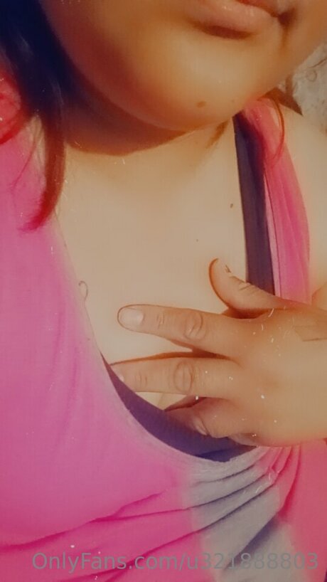 U321888803 modèle joli photo