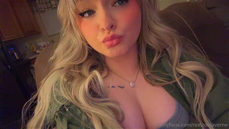 Realzoelaverne star du porno en haute qualité images