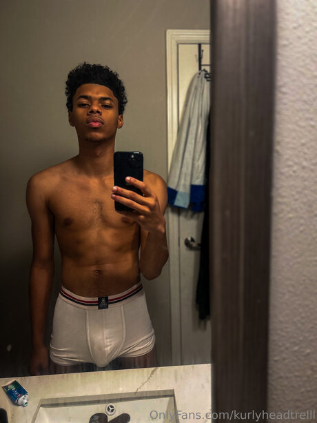 milf aux cheveux noirs onlyfans chaud joli photos