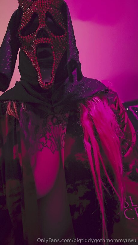 Bigtiddygothmommyuwu star du porno exclusive photos