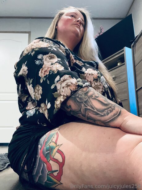 fille courbée dà côté onlyfans meilleur art images