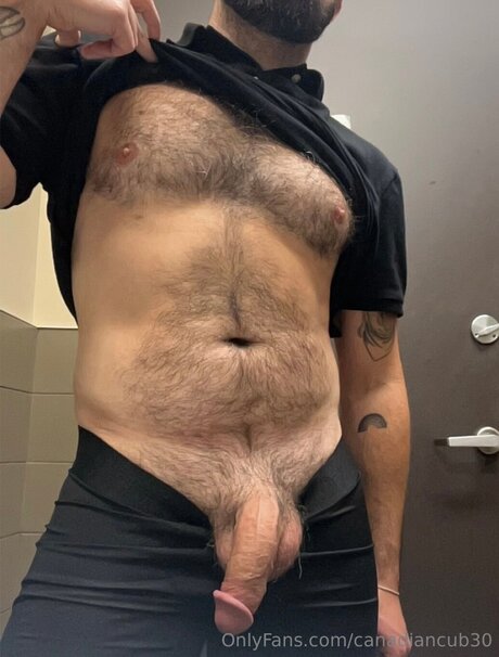 chaton courbé onlyfans sympa érotique des photos