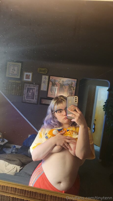 Tinytenn modèle pornographique img