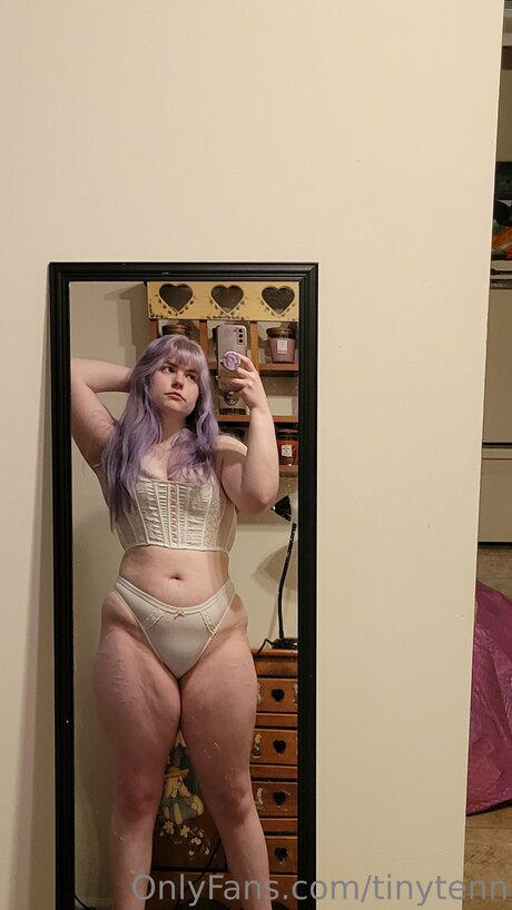 Tinytenn actrice sexy galerie