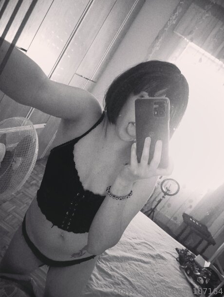 U241107164 actrice adulte galeries