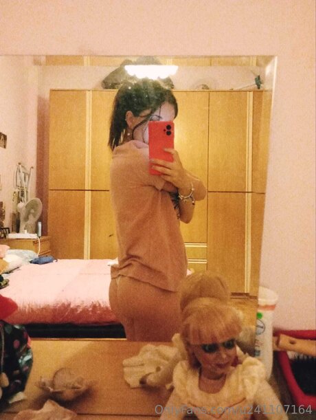 U241107164 modèle sympa photos