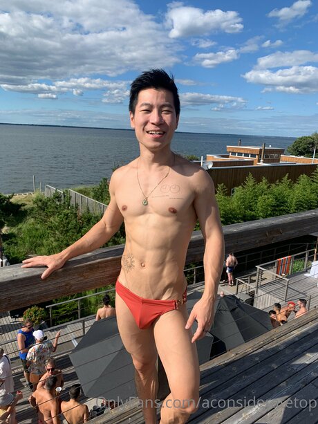 Aconsideratetop modèle sympa des photos