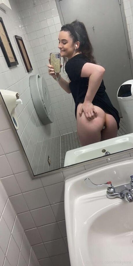 Friskykink xxx étoile image