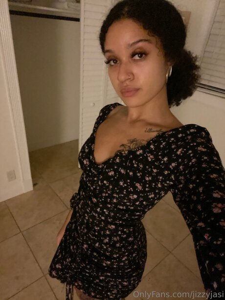 Jizzyjasi sexe star galeries