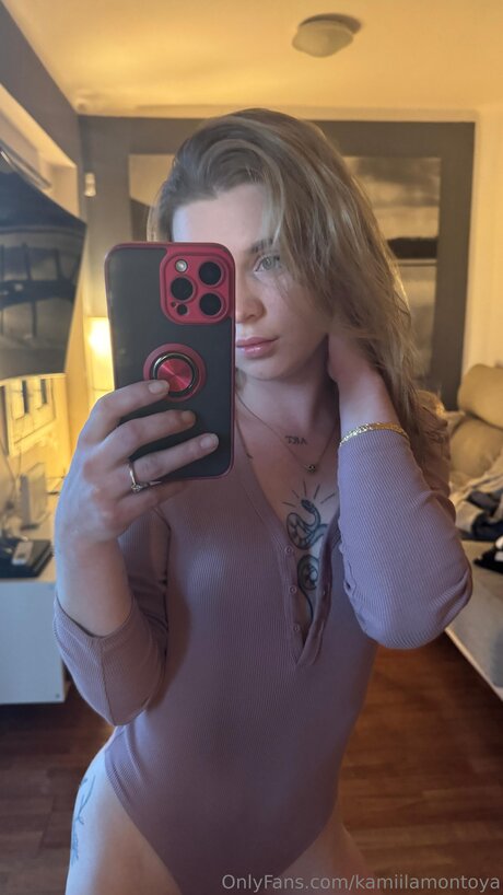 Kamiilamontoya modèle érotique photos