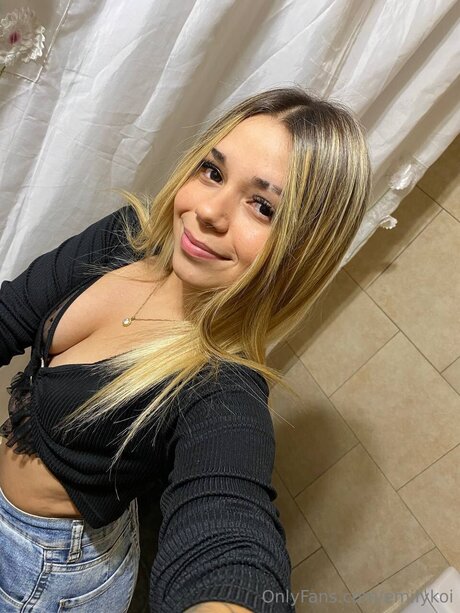 Emilykoi star du porno gratuite des photos