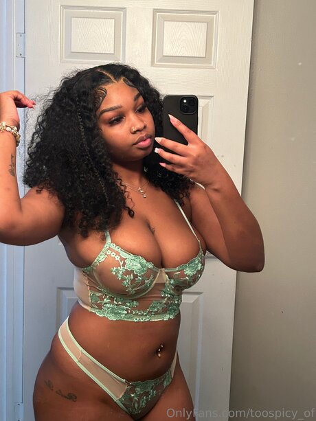 grand-mère aux gros seins onlyfans belle érotique images